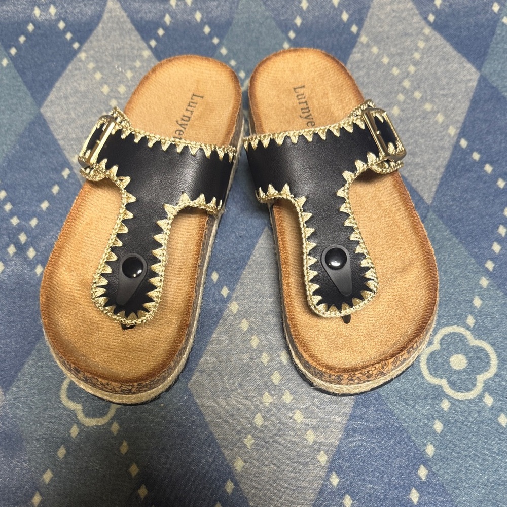 Black and Gold Women's Toe-Post Sandals